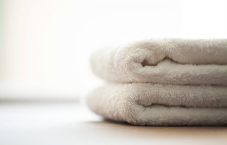 5 trikov za vedno mehke, sveže in dišeče brisače