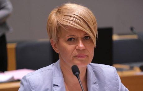 DZ prejel predlog za razrešitev ministrice Aleksandre Pivec