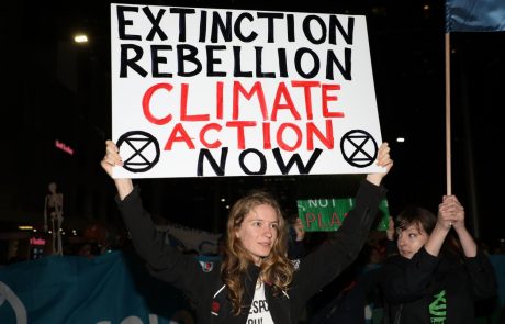 Na podnebnih protestih v Avstraliji najmanj 300.000 ljudi