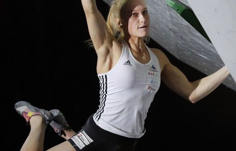 Janja Garnbret na svetovnem prvenstvu v športnem plezanju osvojila še drugo zlato