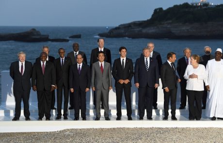 Voditelji G7 na vrhu v Franciji pokazali enotnost