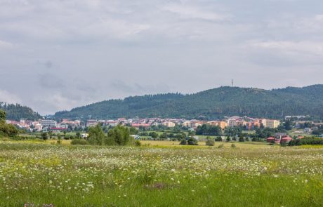 Vreme: Na Primorskem in Notranjskem oblačno, drugod povečini sončno