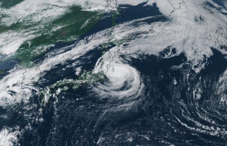Zaradi tajfuna na Japonskem odredili evakuacijo več milijonov ljudi
