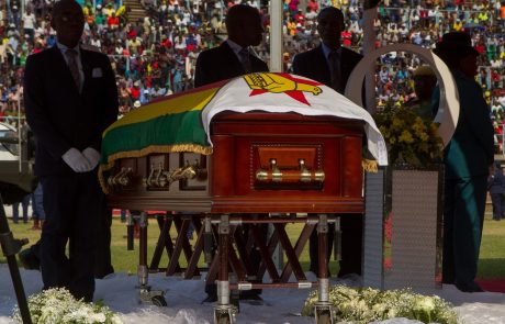 V Harareju je danes potekala žalna slovesnost za Mugabeja, pokopali pa ga bodo šele oktobra