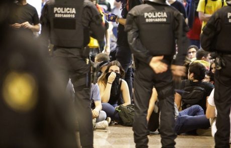 Na protestih v Kataloniji več ljudi ranjenih