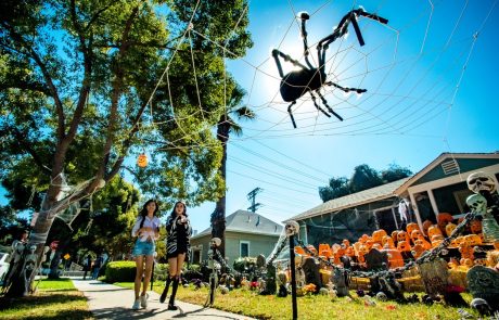 Američani si pa res dajo duška pri okraševanju hiš za Halloween! (Foto)