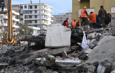 Lenarčič na obisku v Albaniji obljubil pomoč EU po potresu