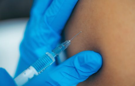 Nemčija zaradi zamud pri dobavi cepiv farmacevtskim podjetjem grozi s tožbami