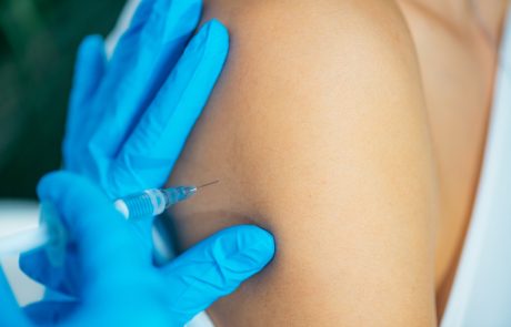 Cepljenje proti gripi je lahko opravljeno hkrati s cepljenjem proti covidu-19