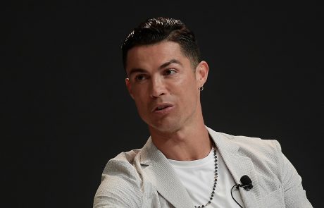 Ronaldo v Dubaju samo na eni roki pokazal nakit v vrednosti 565 tisoč evrov