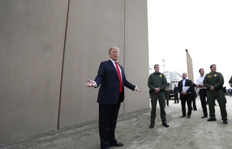 Veter odpihnil Trumpov zid na meji z Mehiko