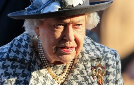 Kraljica Elizabeta se ne bo odrekla svoji ideji: božič v kraljevi družini bo zdaj videti tako (foto)