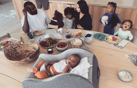 Leto dni po rojstvu četrtega otroka Kim in Kanye na Instagramu sporočila veselo novico