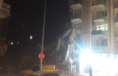 Število žrtev potresa v Turčiji se je povzpelo na 35, poškodovanih več kot 1600 ljudi