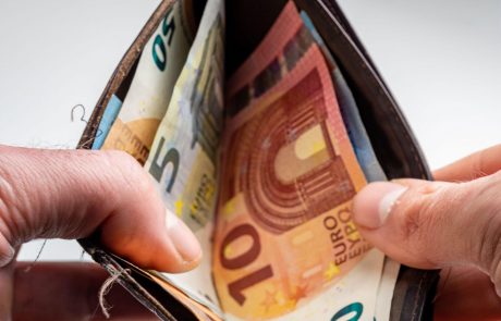 Policija opozarja: v obtoku ponarejeni bankovci, pojavlja se tudi ‘filmski denar’