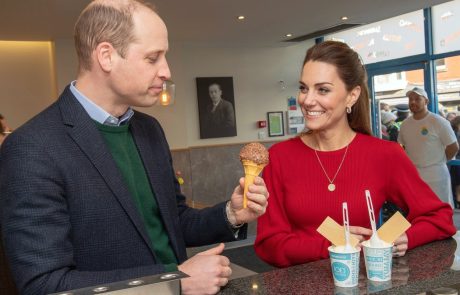 Kate Middleton pričakuje dvojčka, William pa je v skrbeh za njeno življenje