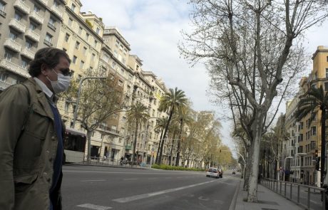 V Barceloni zaradi zaskrbljujočega porasta okužb s koronavirusom znova zaostrili ukrepe