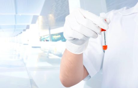 Policija v mednarodni operaciji zasegla 17.000 lažnih testov za novi koronavirus