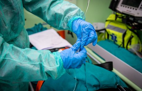 V Avstriji 69 novih okužb s koronavirusom, v BiH znova porast okužb