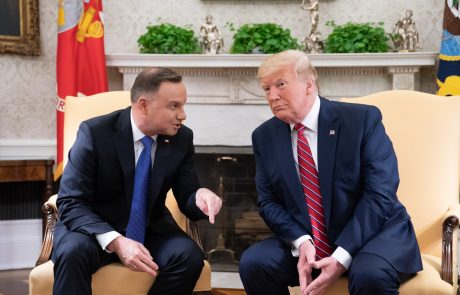 Trump in Duda napovedala sporazum o obrambnem sodelovanju, Trump pa bo vojsko, ki jo namerava umakniti iz Nemčije, najverjetneje preselil na Poljsko