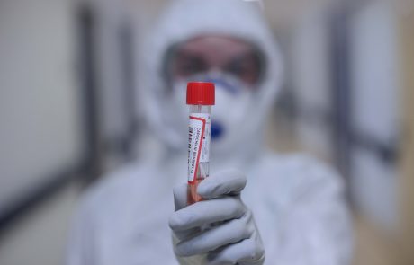 Število okuženih z novim koronavirusom po svetu preseglo šest milijonov