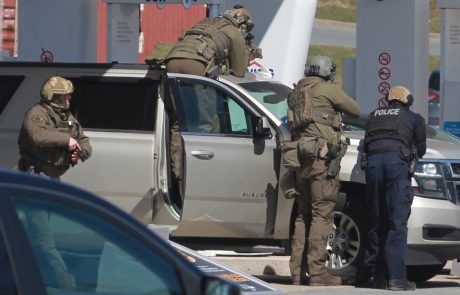 V bližini kanadskega Halifaxa 51-letni strelec, ki se je izdajal za policista, ubil najmanj 16 ljudi