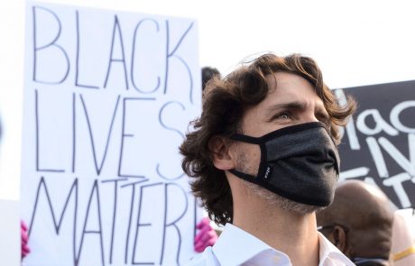 Na protestih proti rasizmu tudi Trudeau
