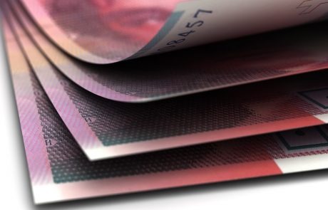 Ustavno sodišče razveljavilo zakon o ureditvi problematike posojil v švicarskih frankih