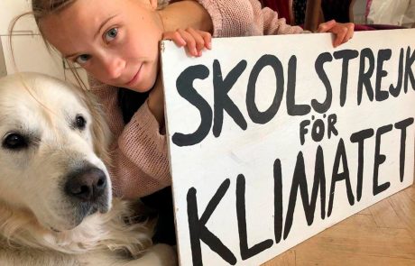 18-letna Greta Thunberg je danes znova začela s tradicijo petkovih protestov pred parlamentom v Stockholmu