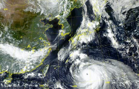 Japonski se približuje silovit tajfun