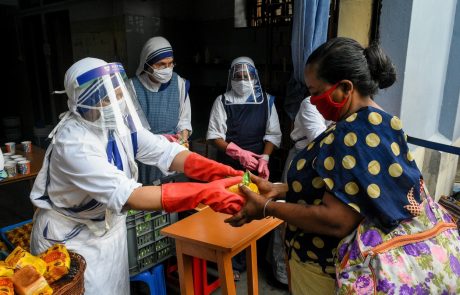 Indija tretja država na svetu z več kot štirimi milijoni okužb z novim koronavirusom