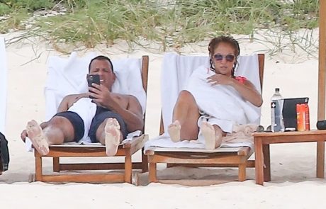 Paparaci fotografije Jennifer Lopez v kopalkah šokirale oboževalce: “Videti si kot mala pujsa”