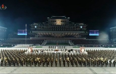 V Severni Koreji ob obletnici vladajoče partije velika vojaška parada, ki se je tokrat odvijala pozno ponoči