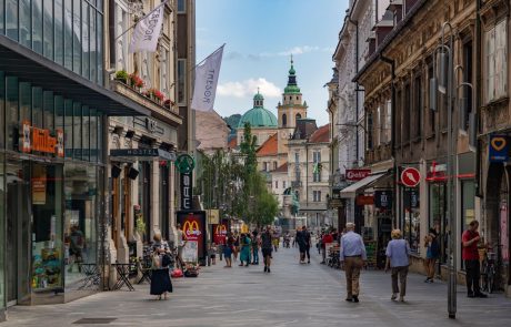 V Sloveniji sicer več moških kot žensk, a so te bolj zdrave in živijo dlje