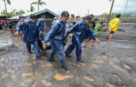 Filipine je danes prizadel najmočnejši tajfun po letu 2013