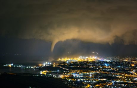 FOTO: Nad Trstom je divjal tornado, vse skupaj pa je posnel slovenski fotograf!