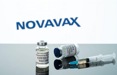EU odobrila peto, Novavaxovo cepivo proti covidu