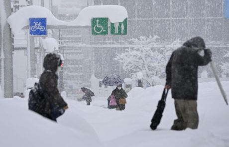 V snežnem neurju na Japonskem najmanj osem mrtvih