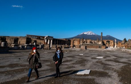 V Pompejih po več mesecih odprli prenovljen muzej, na ogled tudi eden najbolj nenavadnih predmetov, kar so jih tam našli