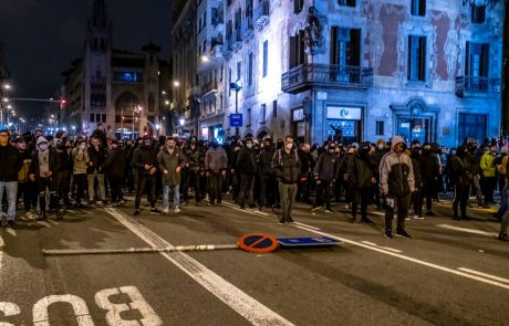 V Španiji že šesti dan zapored potekali protesti proti aretaciji glasbenika, ki je kritiziral vlado in monarhijo