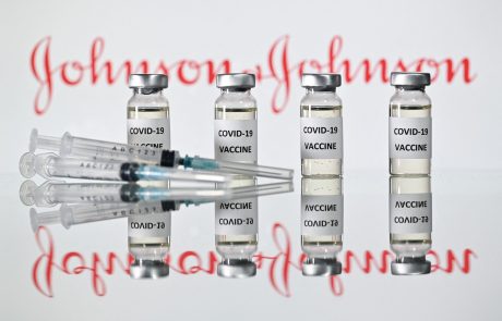 Podjetje Johnson & Johnson ustavilo dobavo svojega cepiva proti covidu-19 Evropski uniji