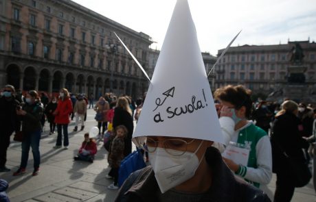 Starši, učenci in učitelji v Italiji protestirajo proti zaprtju šol