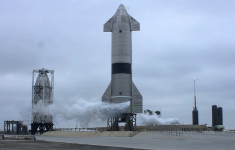 Musku je končno uspelo: SpaceX uspešno pristal svojo raketo Starship