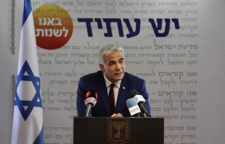 Izraelski parlament bo danes glasoval o novi vladi pod vodstvom Beneta