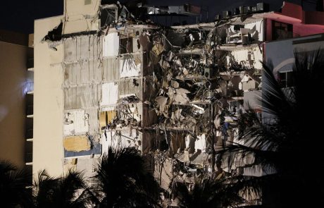 Po zrušitvi stanovanjske stavbe v Miamiju pogrešajo še skoraj 100 oseb, saj se je stavba zrušila ko je večina spala