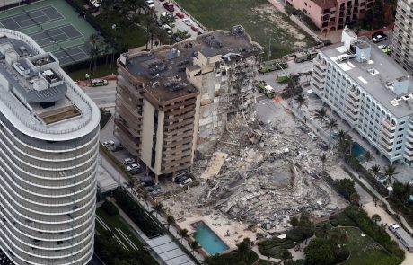 Stanovanjsko stavbo v Miamiju bodo nadzorovano porušili