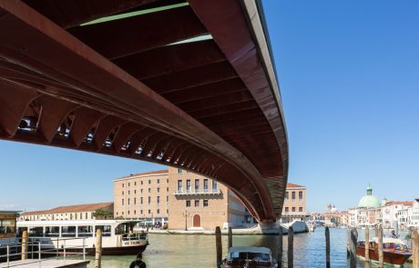 Benetke bodo popravile osovraženo arhitekturno napako, zaradi katere je prihajalo celo do poškodb pri obiskovalcih