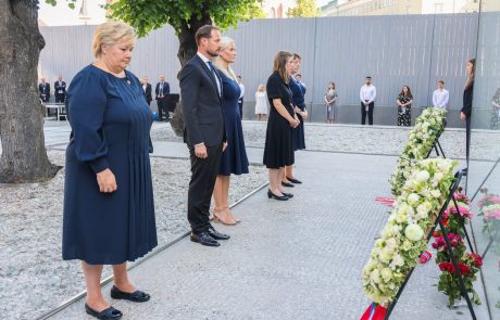 Norveška premierka ob spominu na pokol neonacističnega terorista Breivika: ”Na sovraštvo se je treba odzvati”