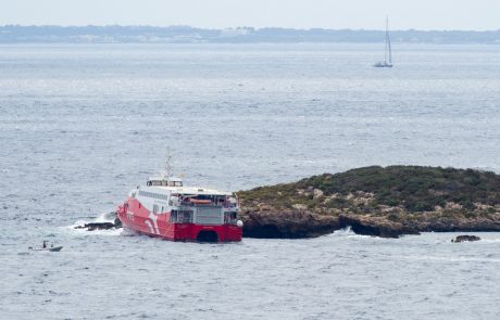 V nesreči trajekta v bližini španskega otoka Ibiza je bilo poškodovanih 25 ljudi.