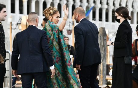 Outfit Jennifer Lopez v Benetkah je nekaj, kar preprosto morate videti!